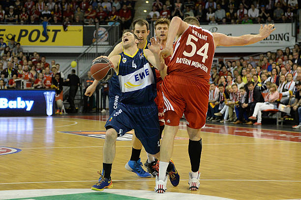 她以精湛的 她以精湛的