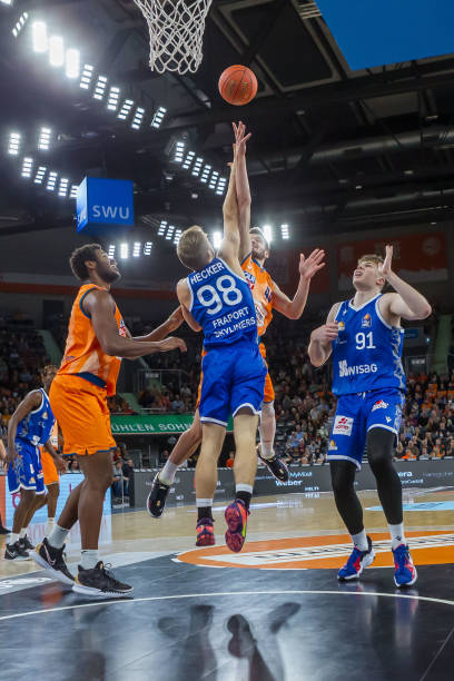 仅防守稳健 仅防守稳健