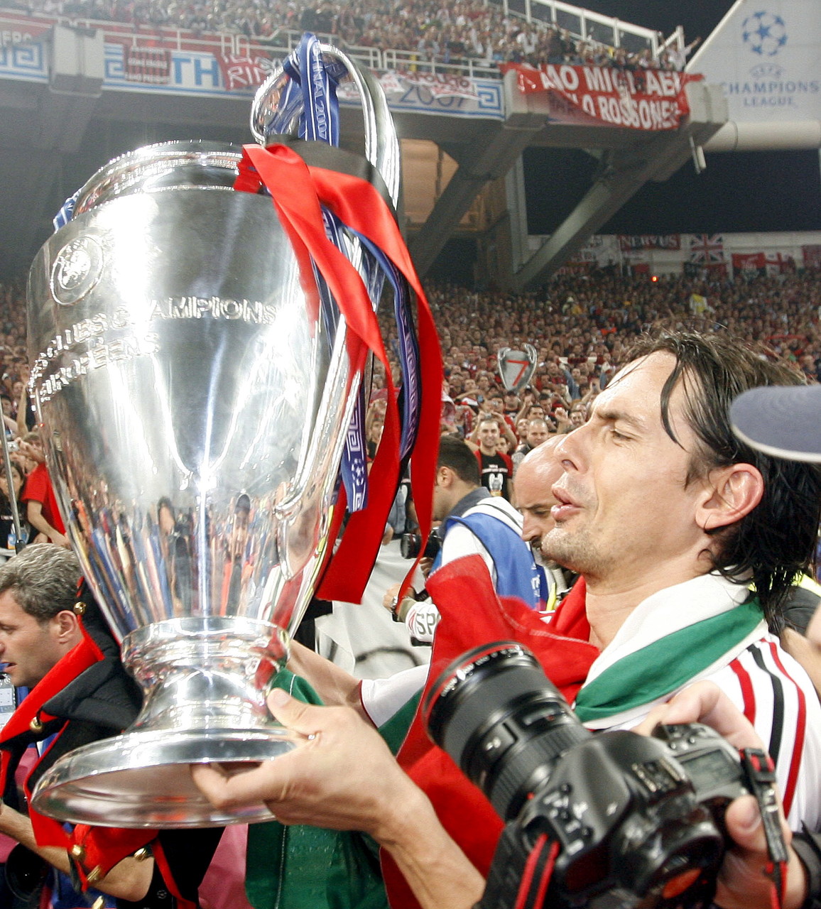 挥受到球迷 挥受到球迷